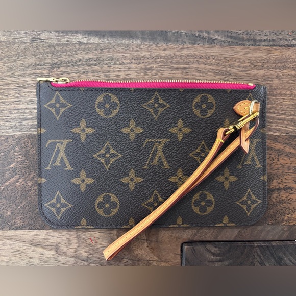 Authentic Louis Vuitton Neverfull PM pink pivone pouch monogram - Picture 9 of 10